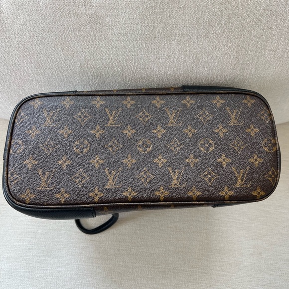Louie Vuitton Kensington Monogram Bag & Wallet - Picture 15 of 16